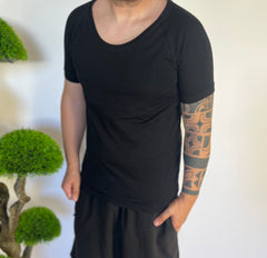 T-Shirt black 972 scollata