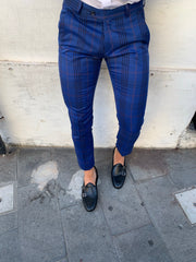 Pantaloni blu a quadri. M908