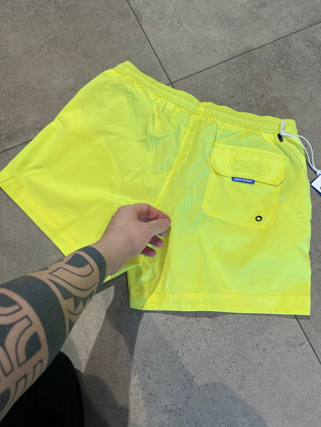 Costume Moschino giallo fluo
