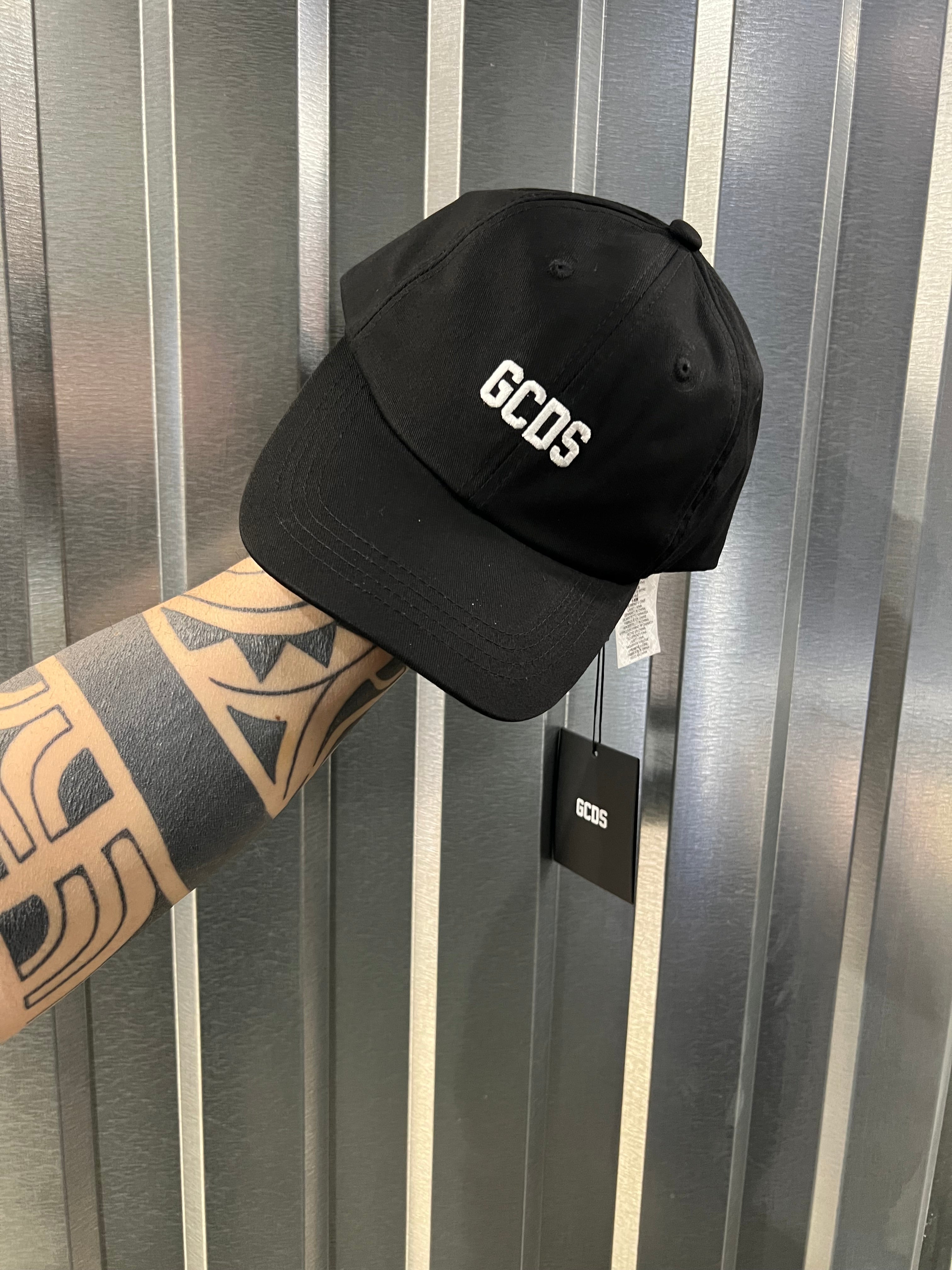 Cappello GCDS  Milano