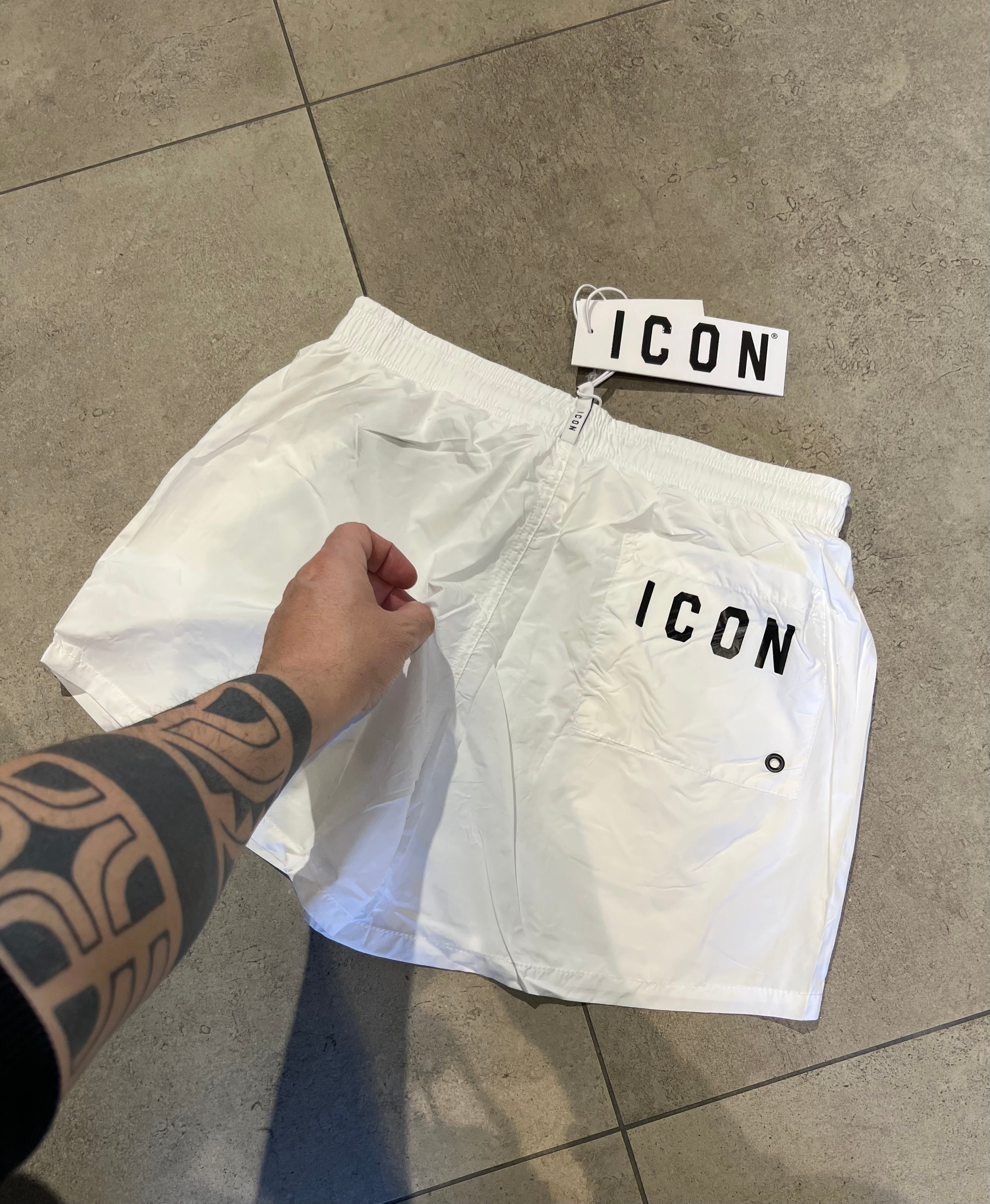 Costume ICON  Puppet White