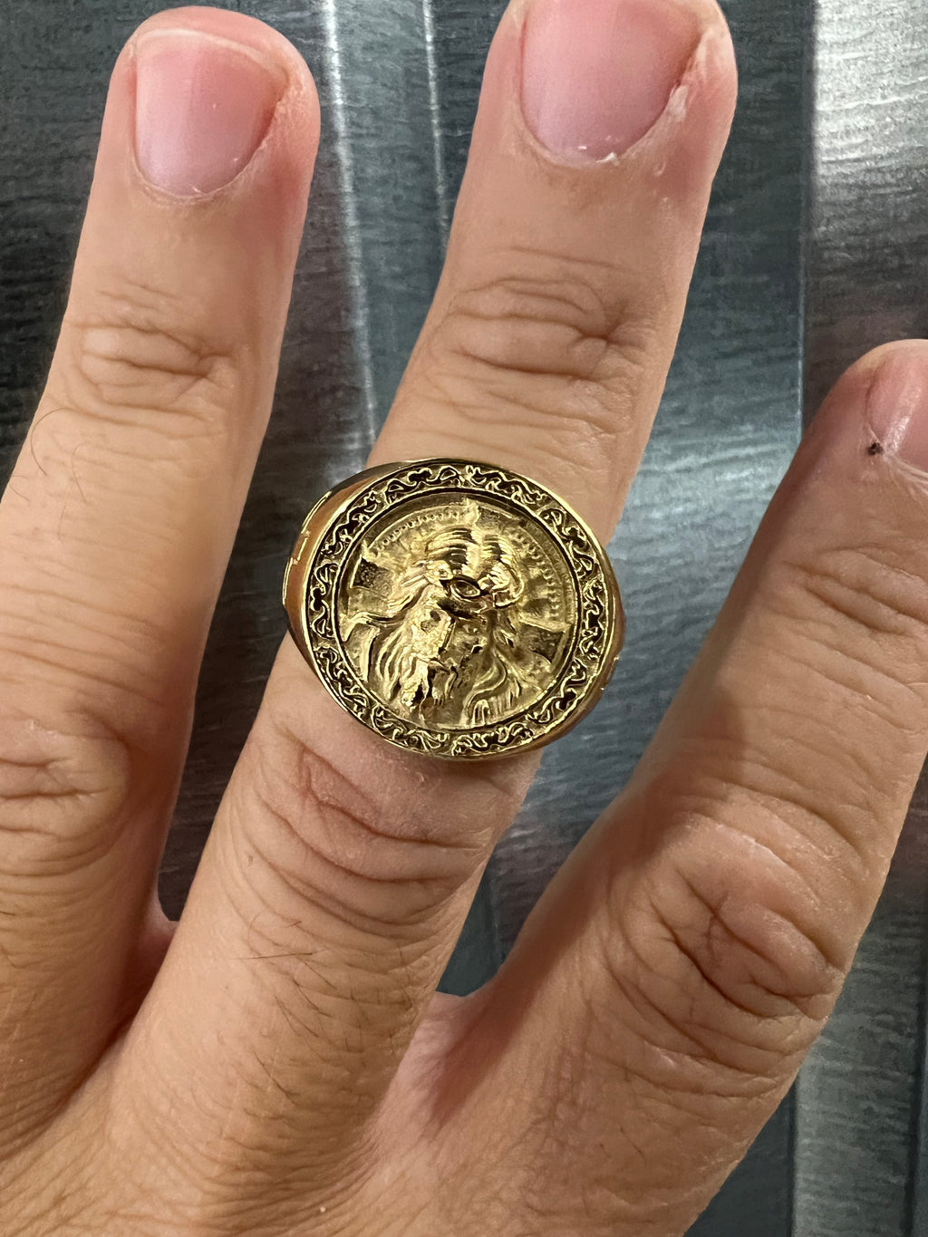 Anello Gesu’ oro