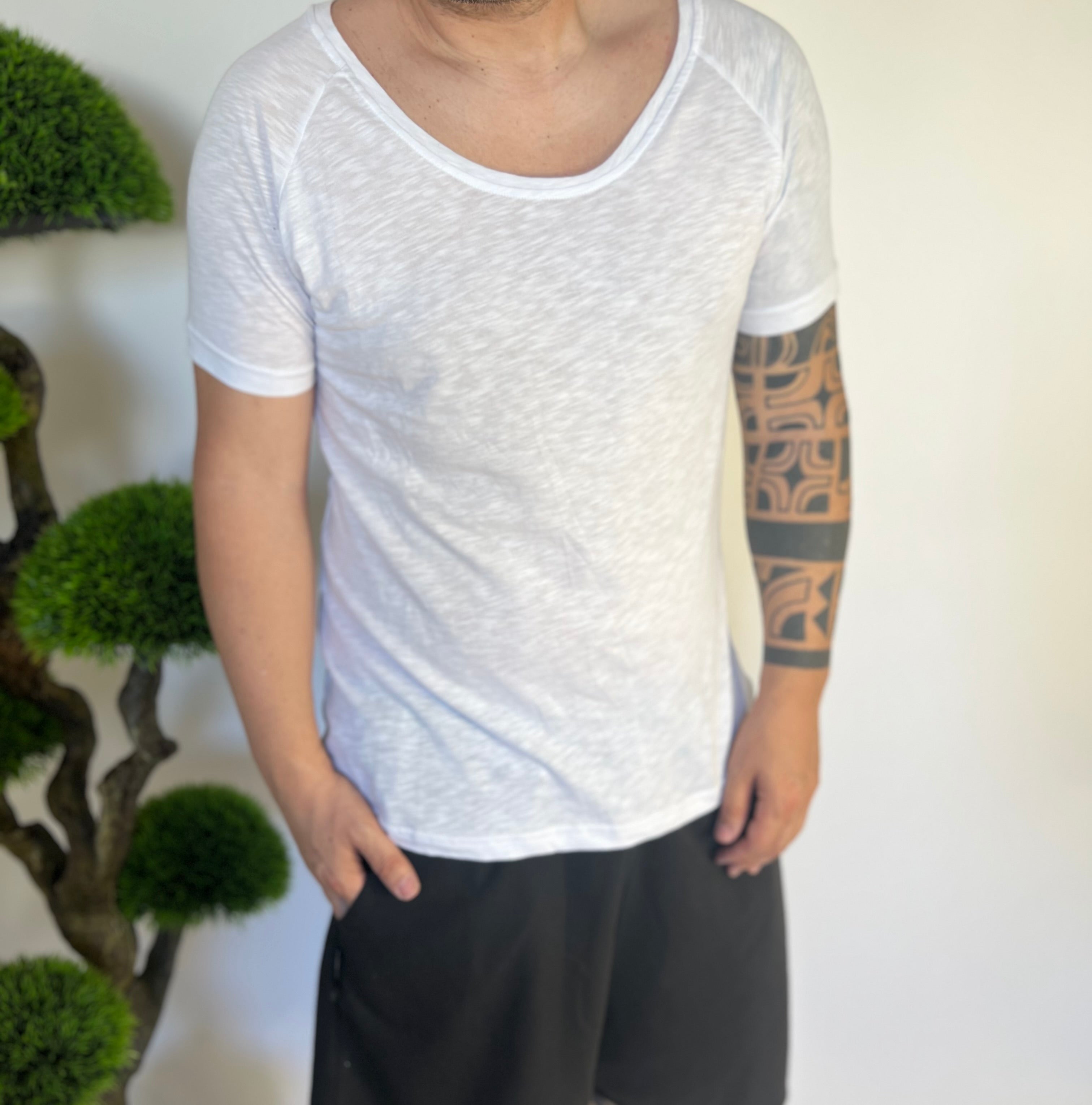 T-Shirt scollata bianca 972