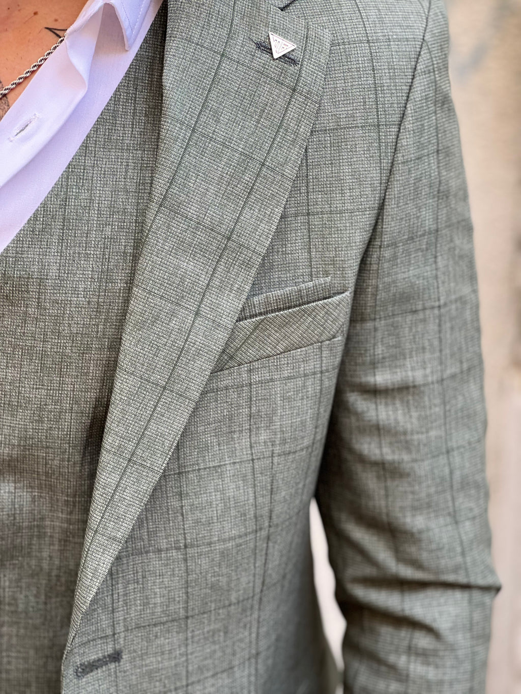 Completo Elegante  Saxon