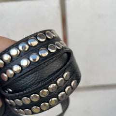 Cintura nera con borchie