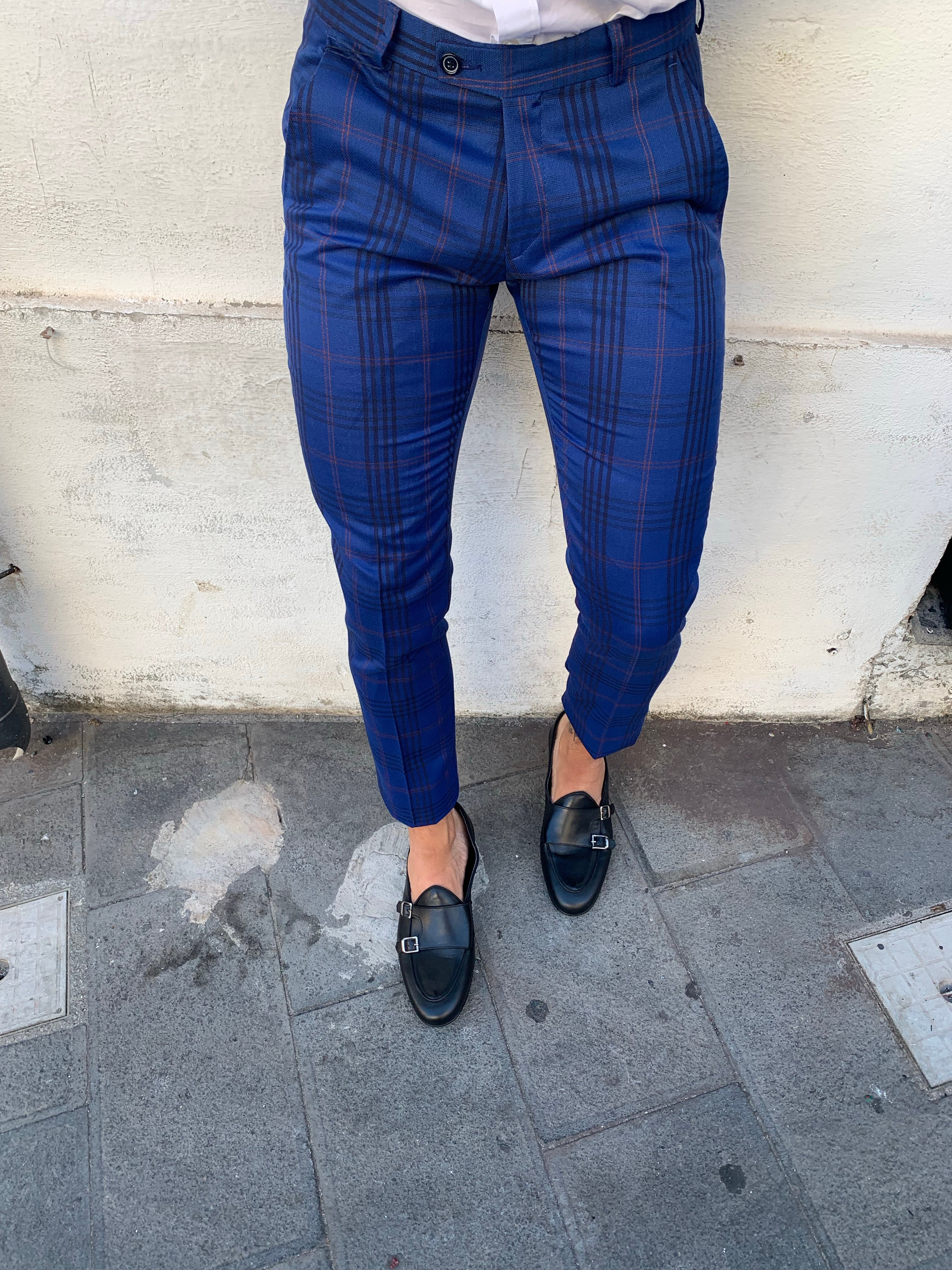 Pantaloni blu a quadri. M908